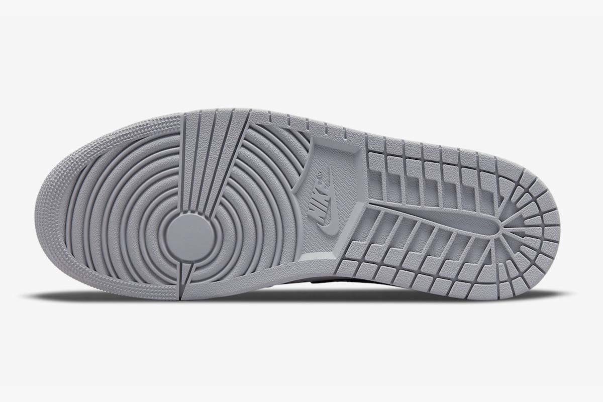 AJ 1 Mid ‘Light Smoke Grey’